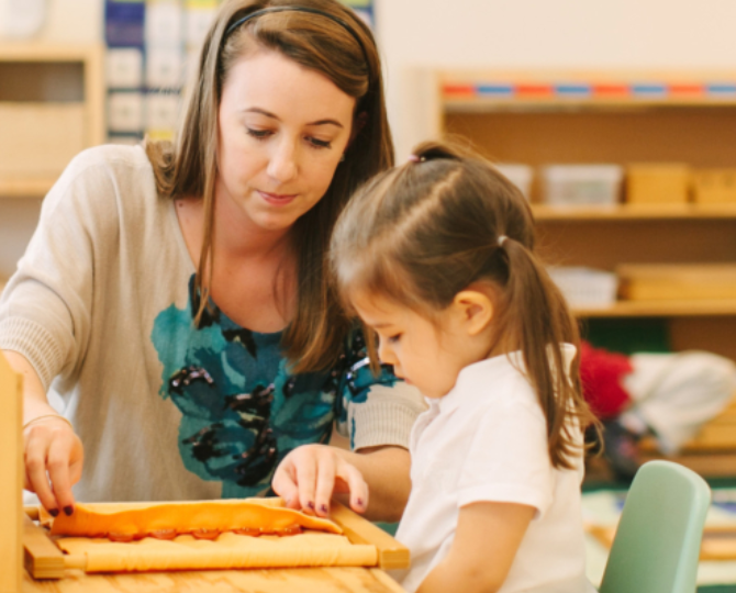 Montessori Eğitiminde Çocukları Gözlemlemenin Önemi: Keşfetmek İçin Bir Yol